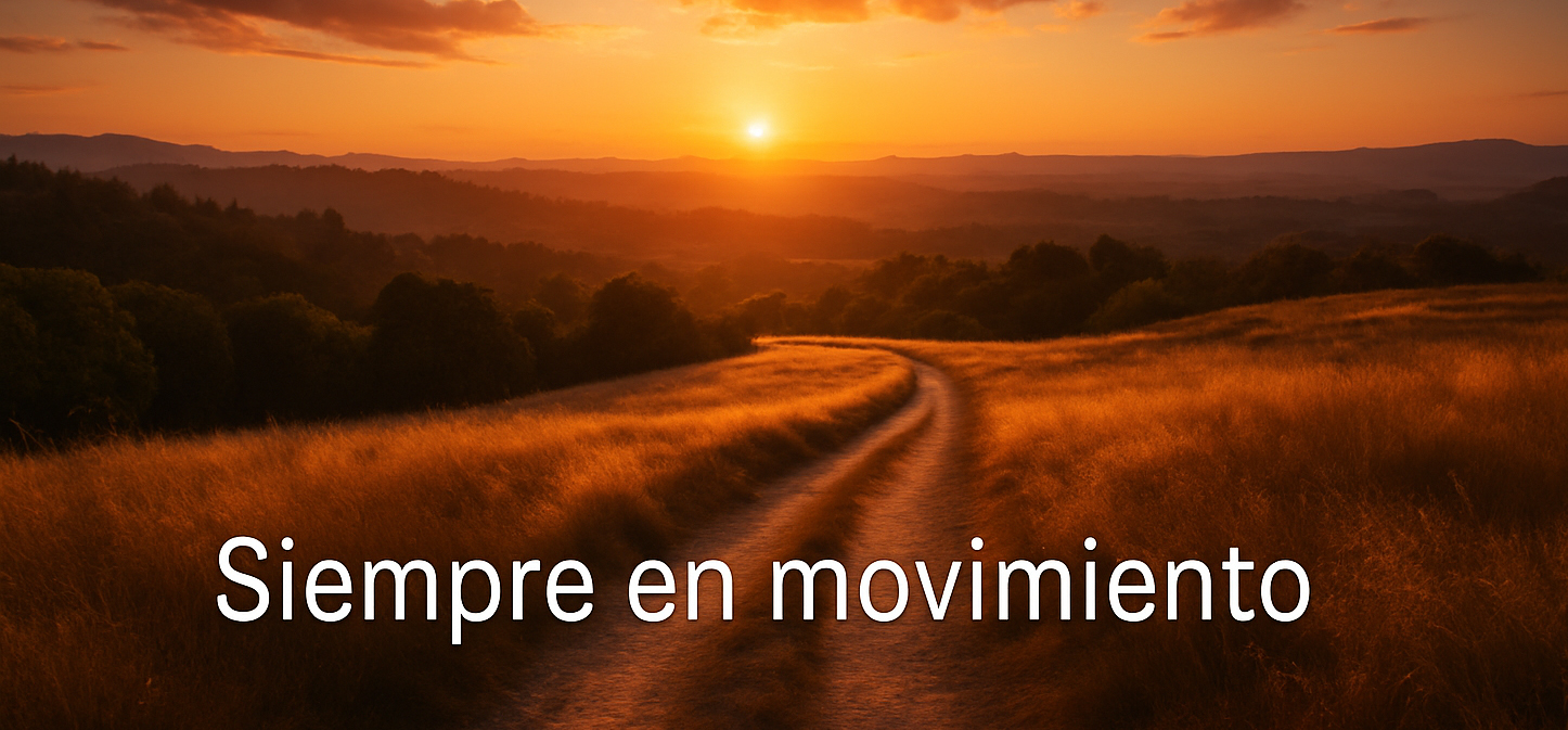 Paisaje al atardecer con colinas suaves, cielo dorado y un sendero que se pierde en el horizonte.